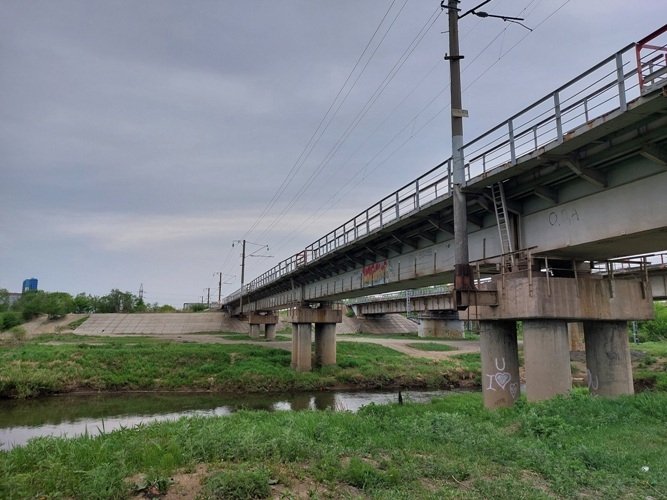 Троих детей по колено в воде нашли под мостом в Уссурийске Пресс-служба УТ МВД России по ДФО