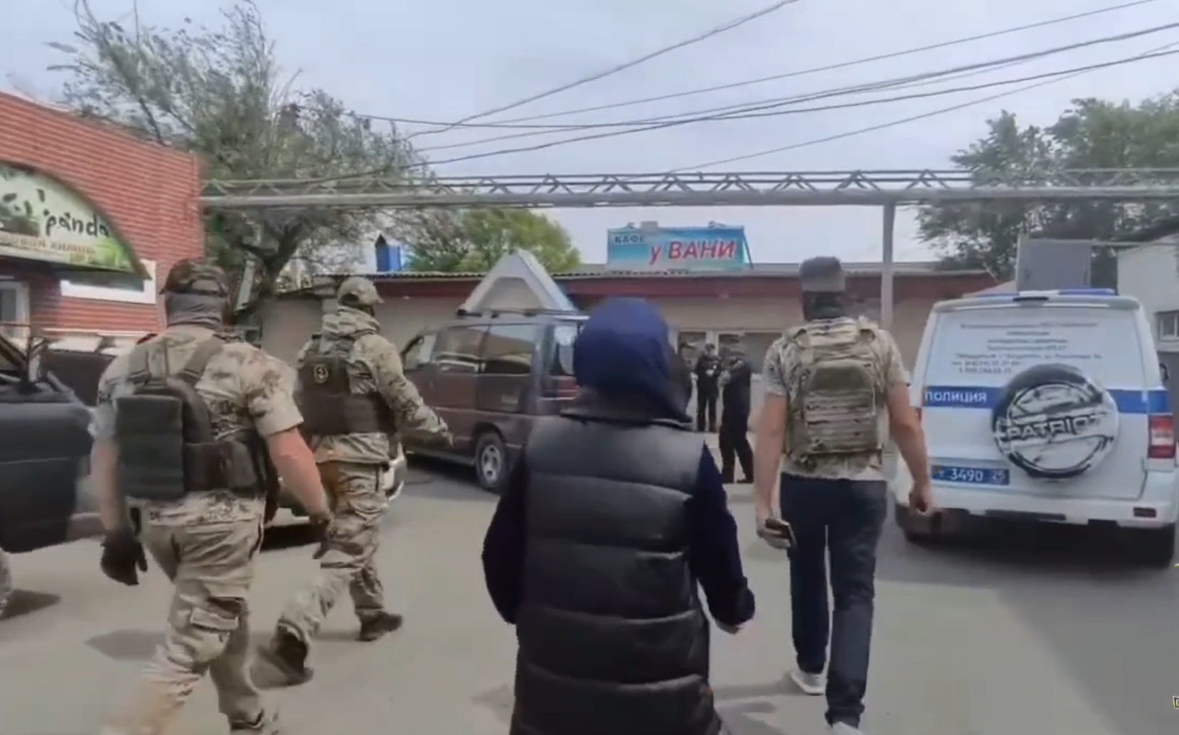 Четверо иностранцев работали без документов на оптовой базе в Уссурийске скриншот из официального ТГ-канала (16+) Полиции Приморья