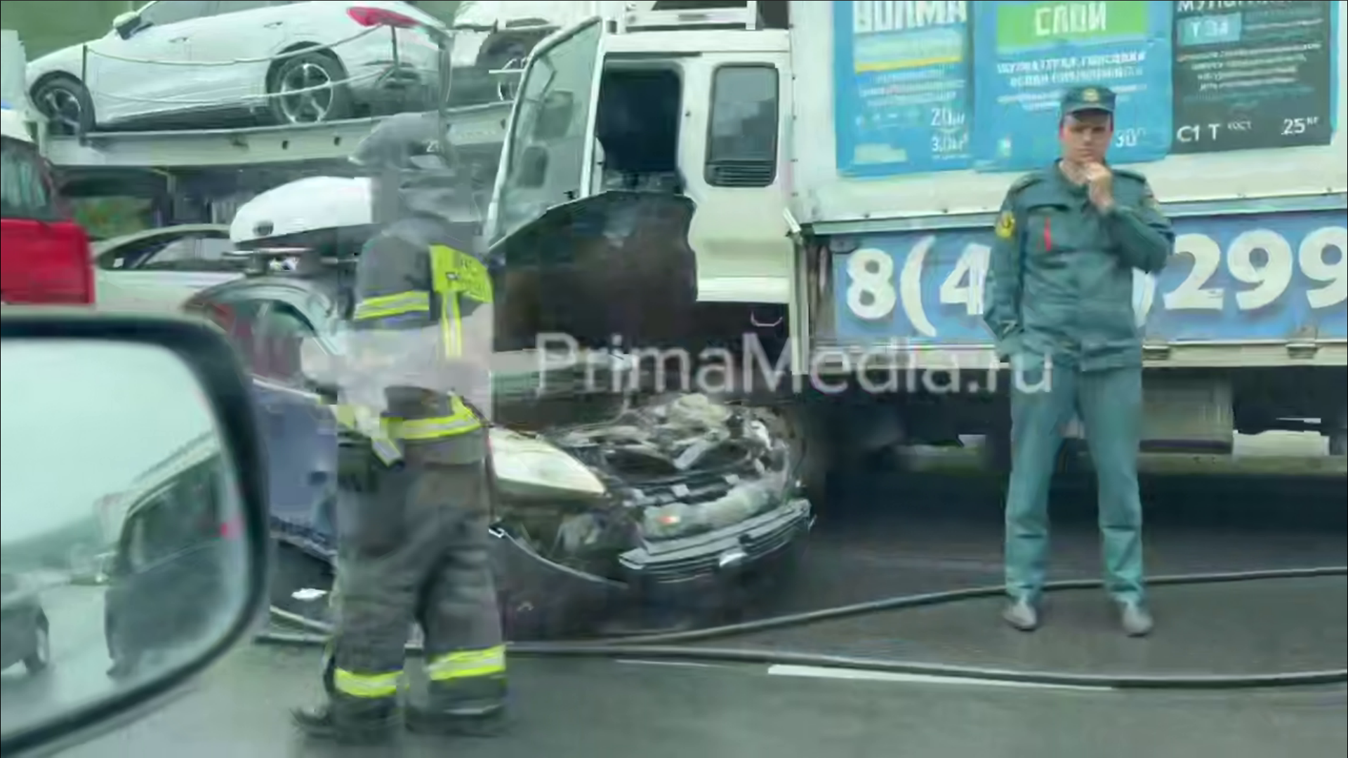 ДТП с участием автовоза произошло во Владивостоке скриншот видео ИА PrimaMedia