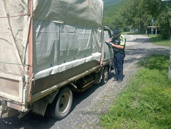 ГАИ Приморья &quotприжала&quot нарушителей за рулём грузовиков пресс-служба УМВД России по Приморскому краю