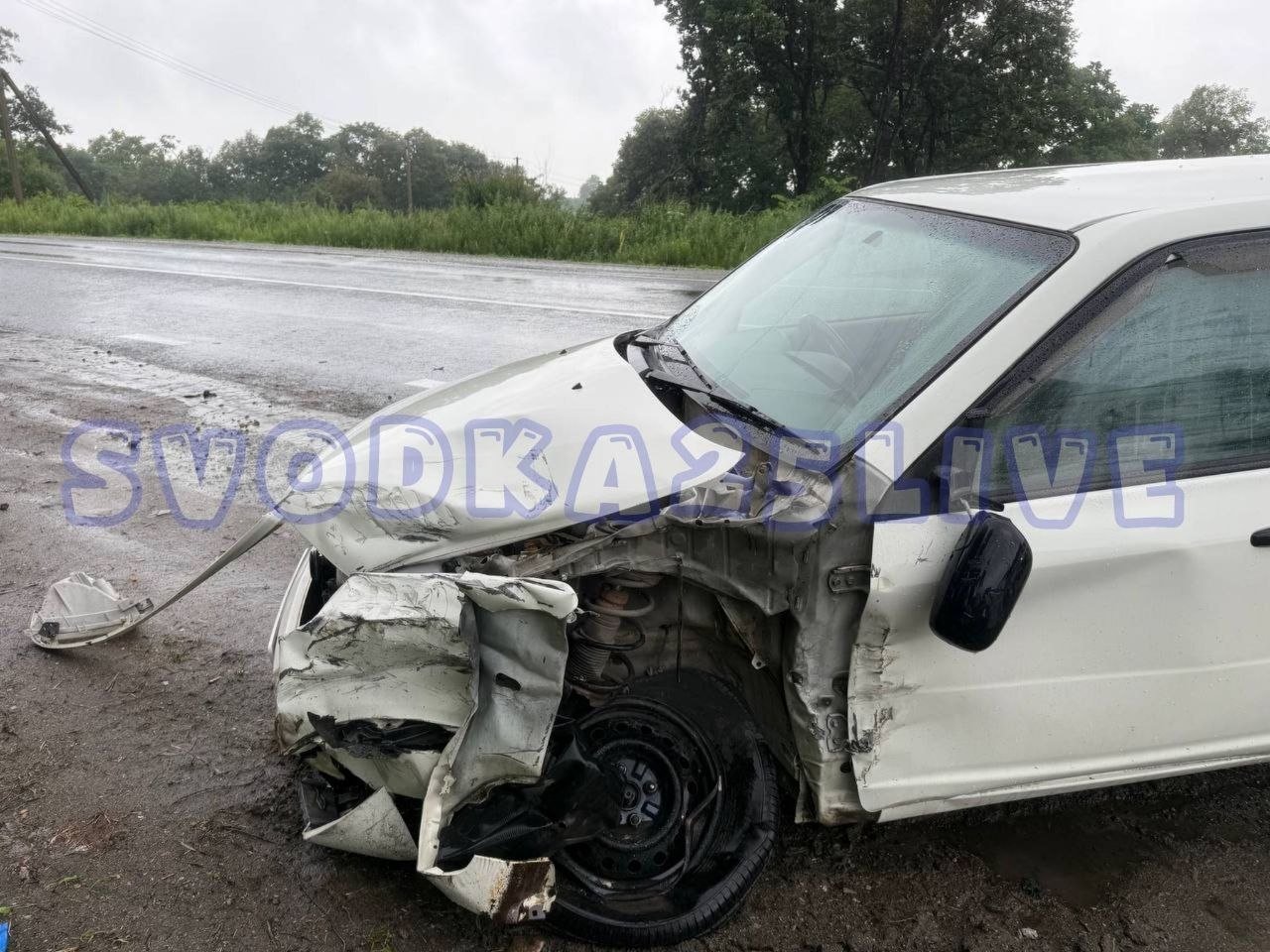 Вылетел с обочины под самосвал: Toyota Probox смяло в ДТП у Шкотово @svodka25live (18+)