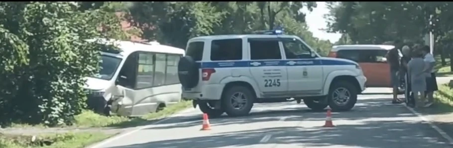 Двое пассажиров пострадали при столкновении автобуса и автомобиля в Уссурийске пресс-служба УМВД России по Приморскому краю