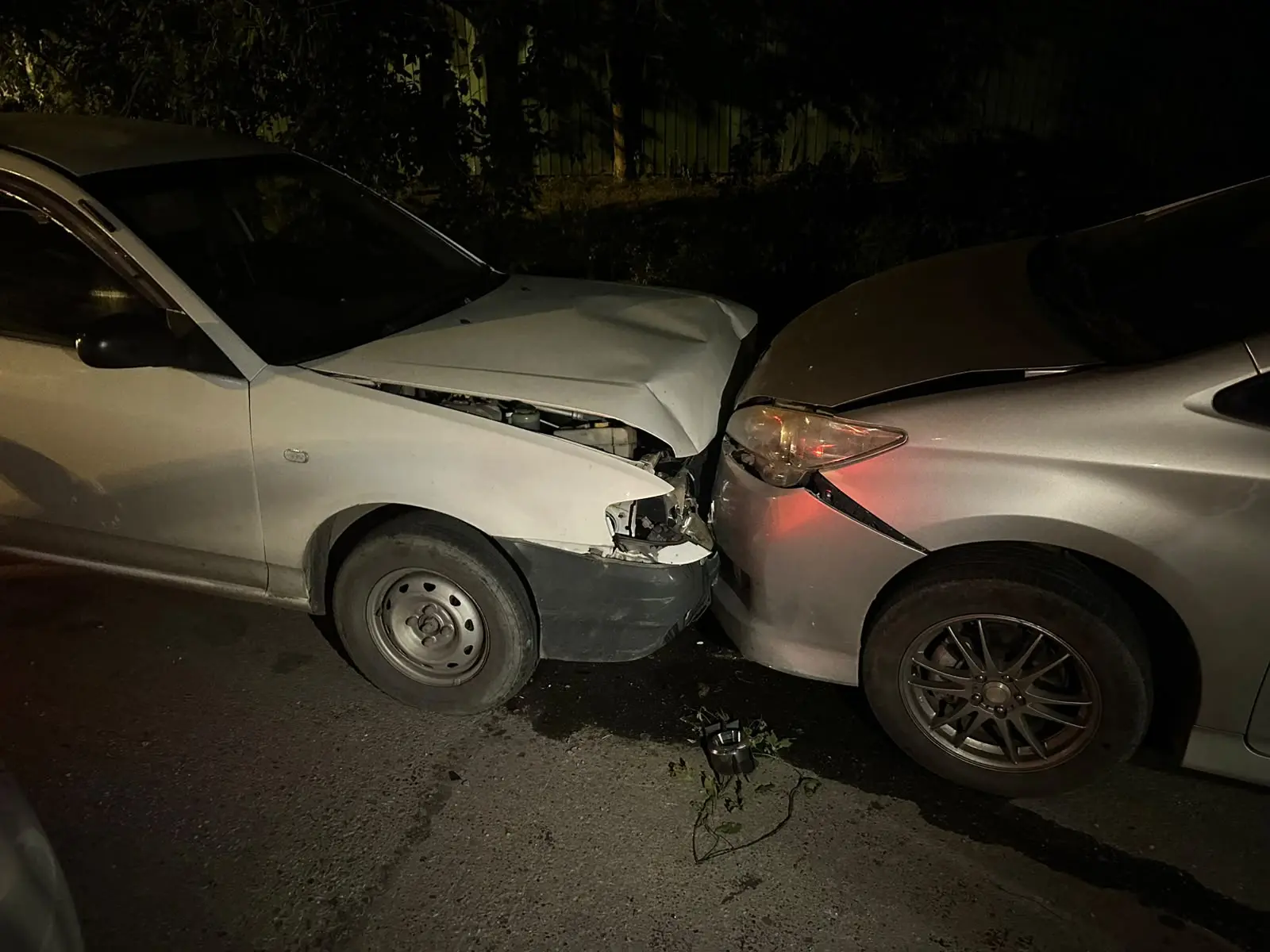 Водитель Mercedes-Benz влетел в три припаркованные машины и отказался от алкотеста во Владивостоке пресс-служба УМВД России по Приморскому краю