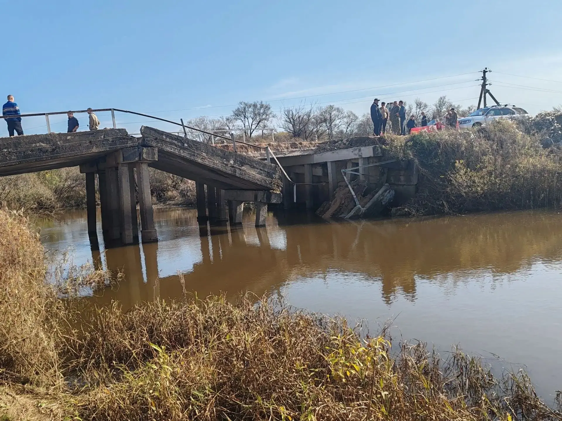 Движение по мосту на дороге &quotКорниловка – Шекляево&quot ограничено после обрушения плит пресс-служба УМВД России по Приморскому краю