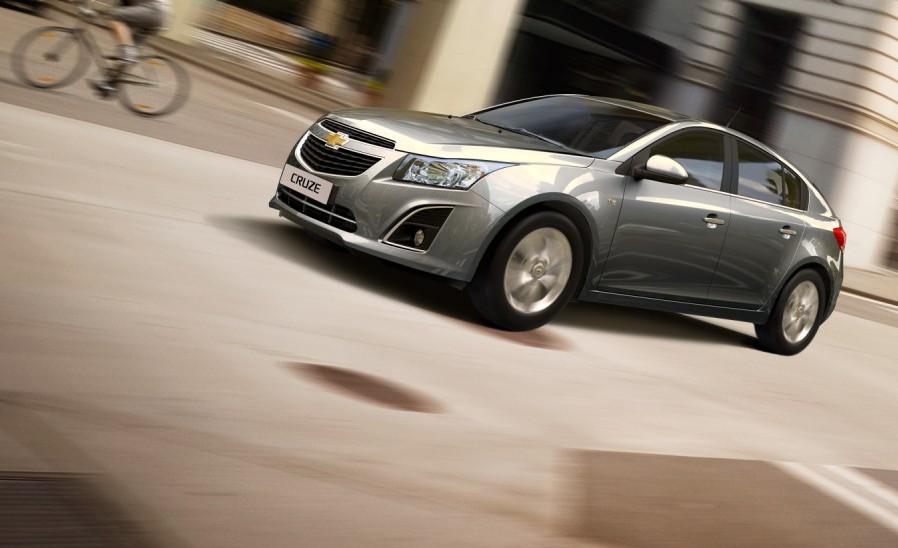 Круз где находится. Номер кузова Chevrolet Cruze. Вин номер Шевроле Круз 2012. Вин кузова Шевроле Круз. Шевроле Круз вин на кузове 2010.