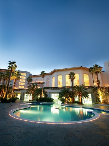 outdoor_swimming_pool